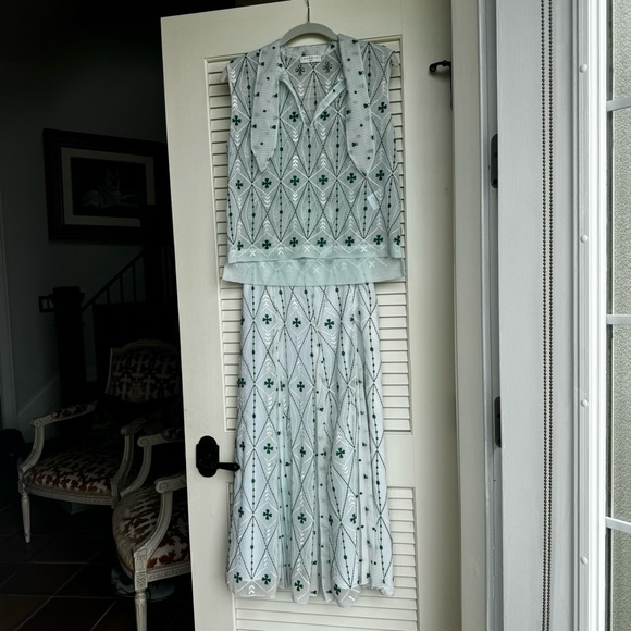 Gorgeous Sandro Clover Leaf Skirt and Top set - Picture 4 of 9